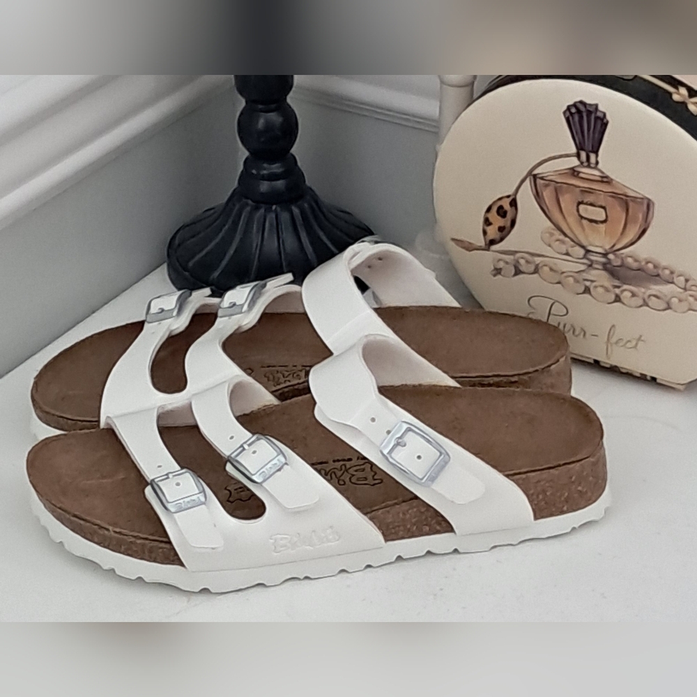 Birki's Platinum White 3 Strap Open Toe Sandal Sz 5/230 NWOB *Flawed* - Picture 4 of 11